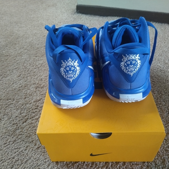 MEN NIKES - Picture 3 of 7